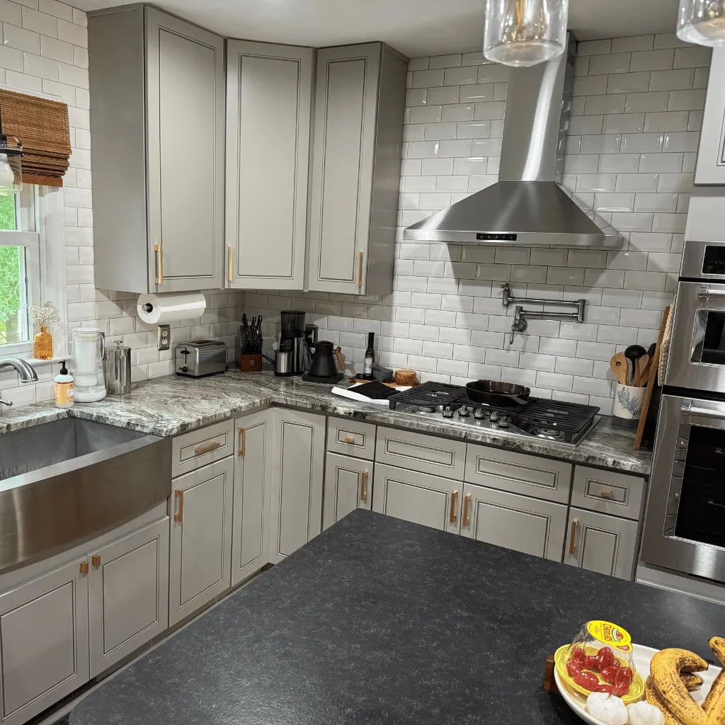 Tidy kitchen with subway tile backsplash